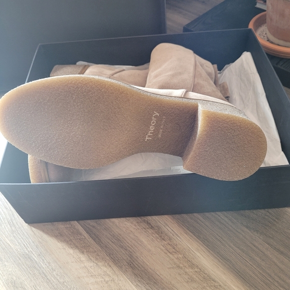 Theory suede shearling lined, mid calf, gum sole block heeled boots EU 40 - Picture 5 of 7